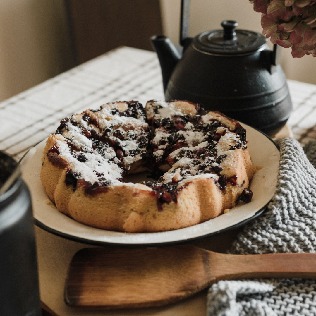 Wild Blueberry Rocks Glass Soy Candle: Blueberries, Sweet Cream, Graham Crackers